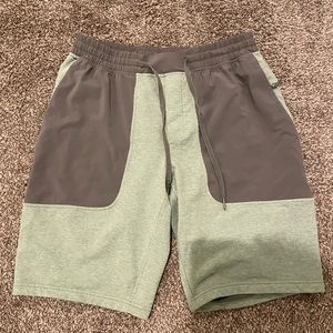Men LuLu Lemon shorts